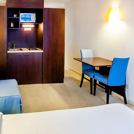 圣让公寓式酒店 卢德