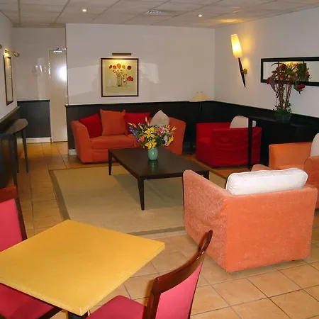 圣让公寓式酒店 2* 卢德